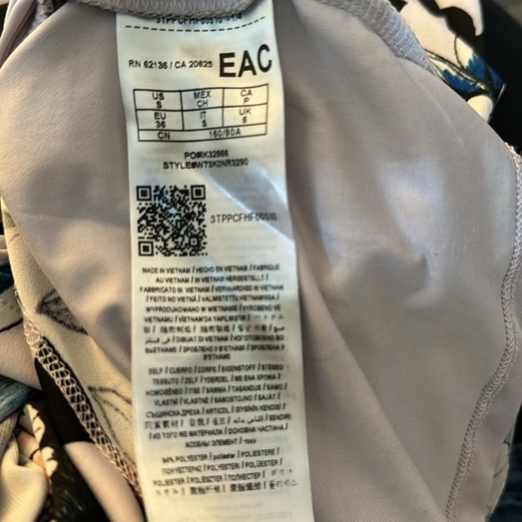 Women’s Guess Cold Shoulder Floral Patterned Dress. Size Small - Picture 10 of 10